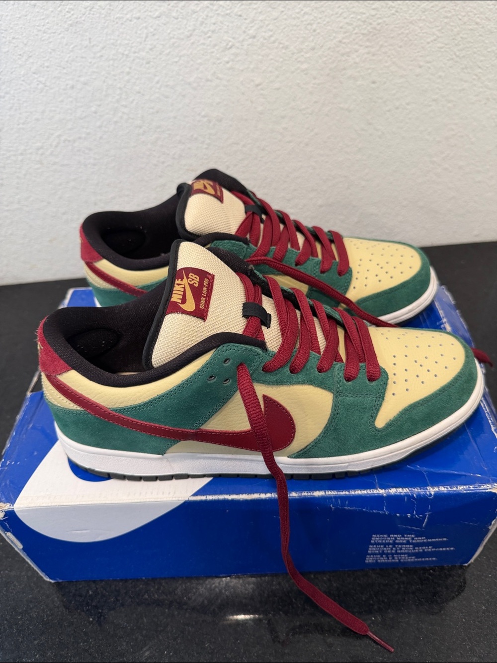 Vegas Gold SB dunk low - Picture 2 of 7